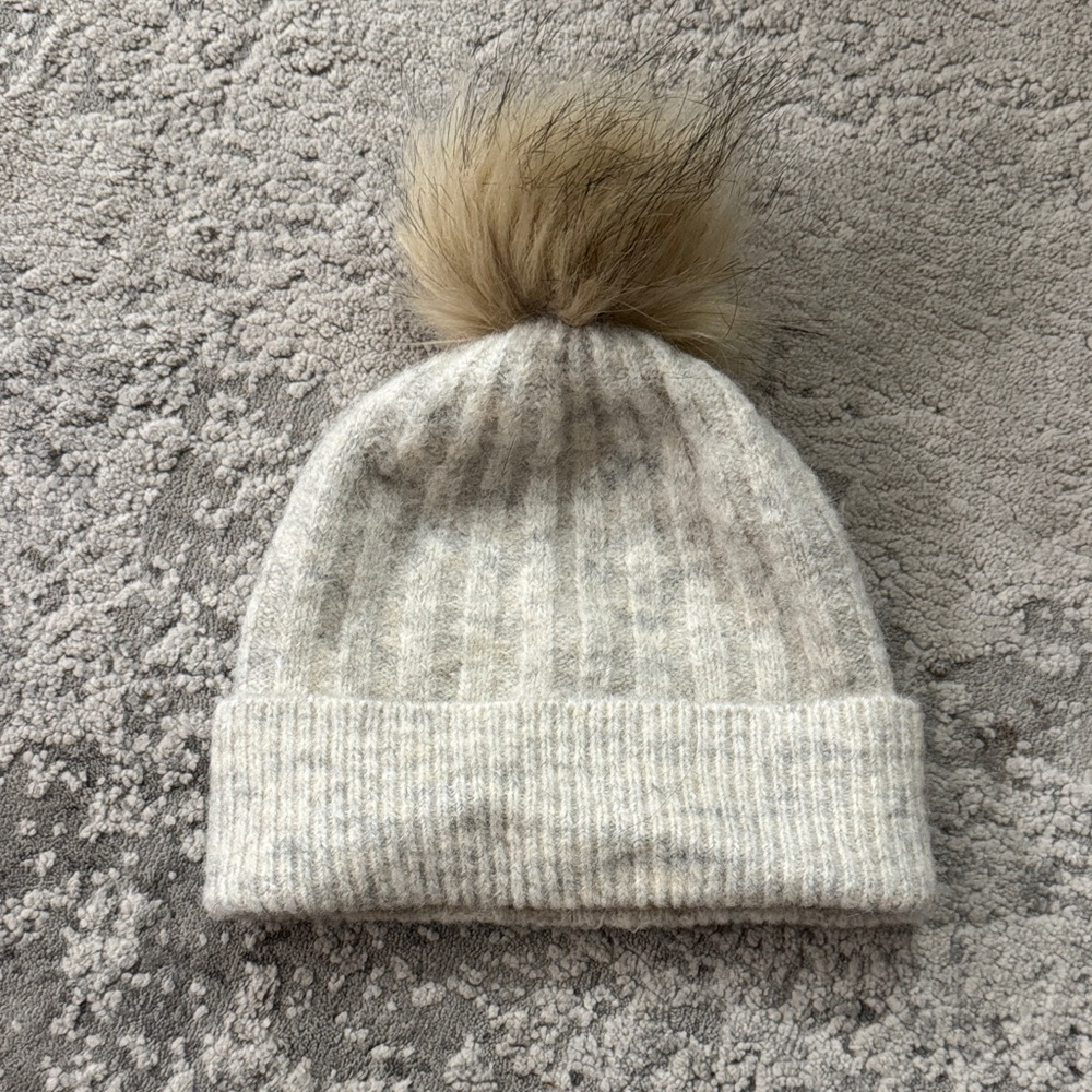 Aritzia Cozy Cream Beanie